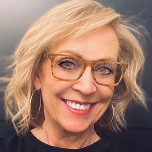 Meet your Posher, Lorrie